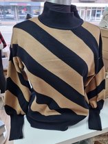 Mooie trui met opstaande kraag, kleur kerrie, maat one size