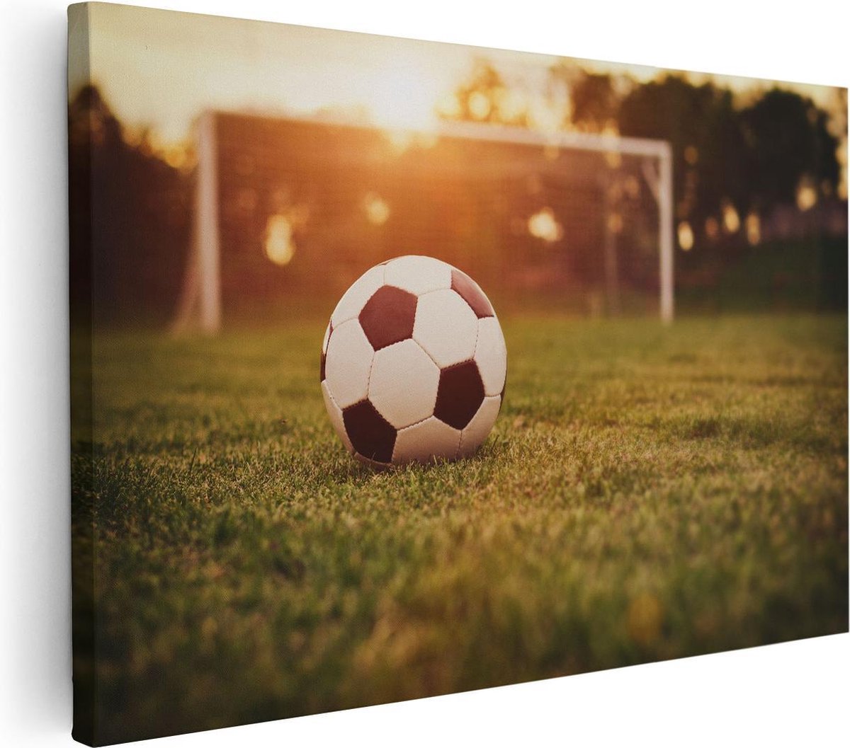 Artaza Canvas Schilderij Voetbal Met Goal Tijdens Zonsondergang - 120x80 cm - Groot - Wanddecoratie Woonkamer - Schilderijen - Muurdecoratie