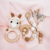 Buzzy Baby - Gehaakte Rammelaar/Bijtring Set - Giraffe