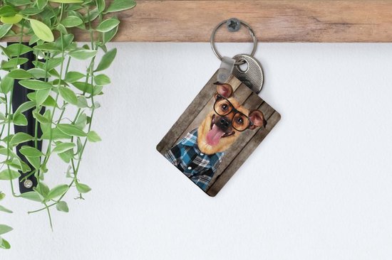 Porte-clés Animaux hipster - Un chien hipster contre une clôture Porte-clés en plastique - Porte-clés rectangulaire avec photo