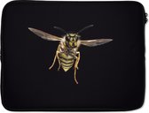 Laptophoes 17 inch - Wesp - Insecten - Portret - Laptop sleeve - Binnenmaat 42,5x30 cm - Zwarte achterkant