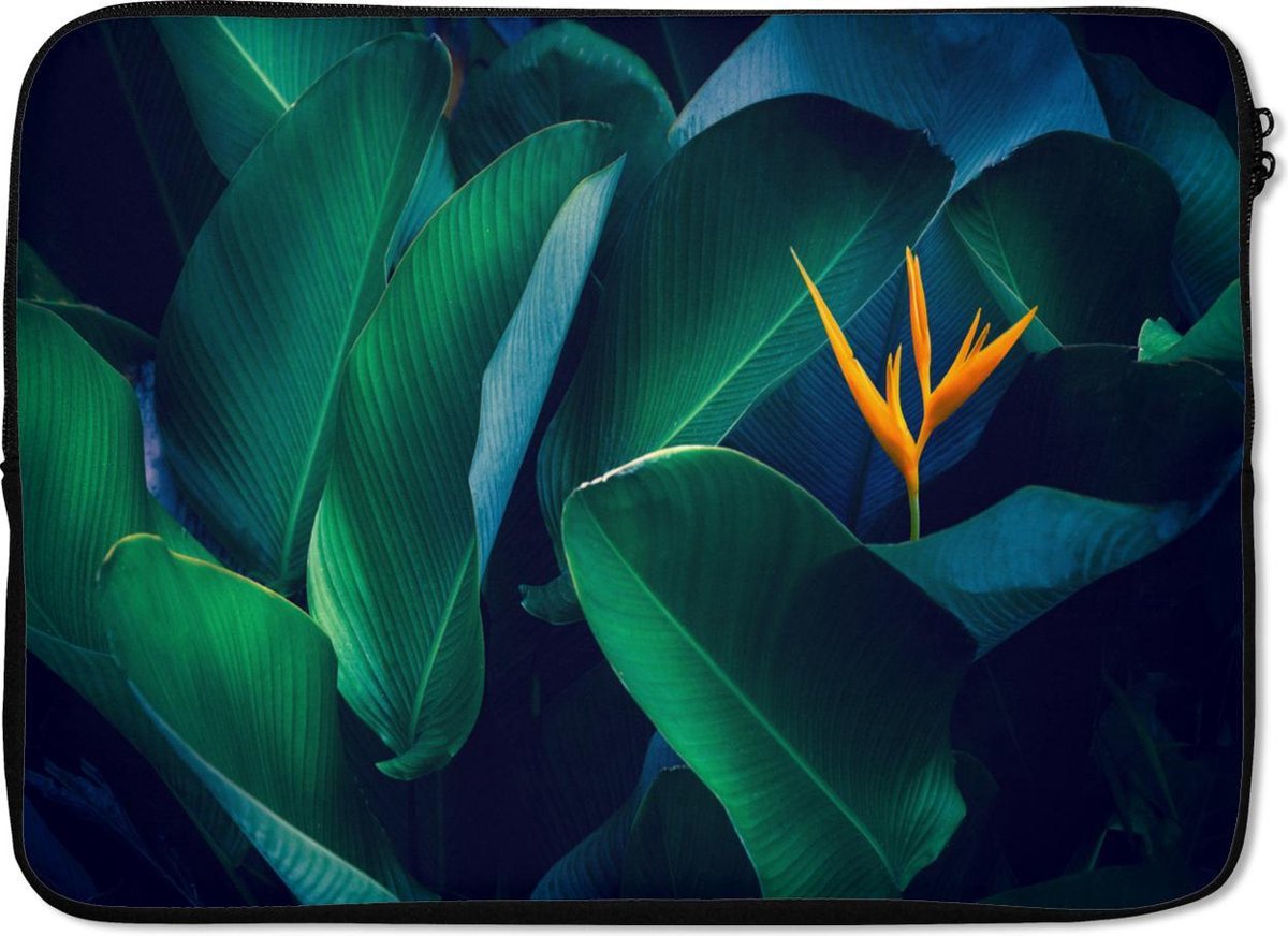 Laptophoes 14 inch - Tropische bladeren met bloem - Laptop sleeve - Binnenmaat 33x23 cm - Zwarte achterkant