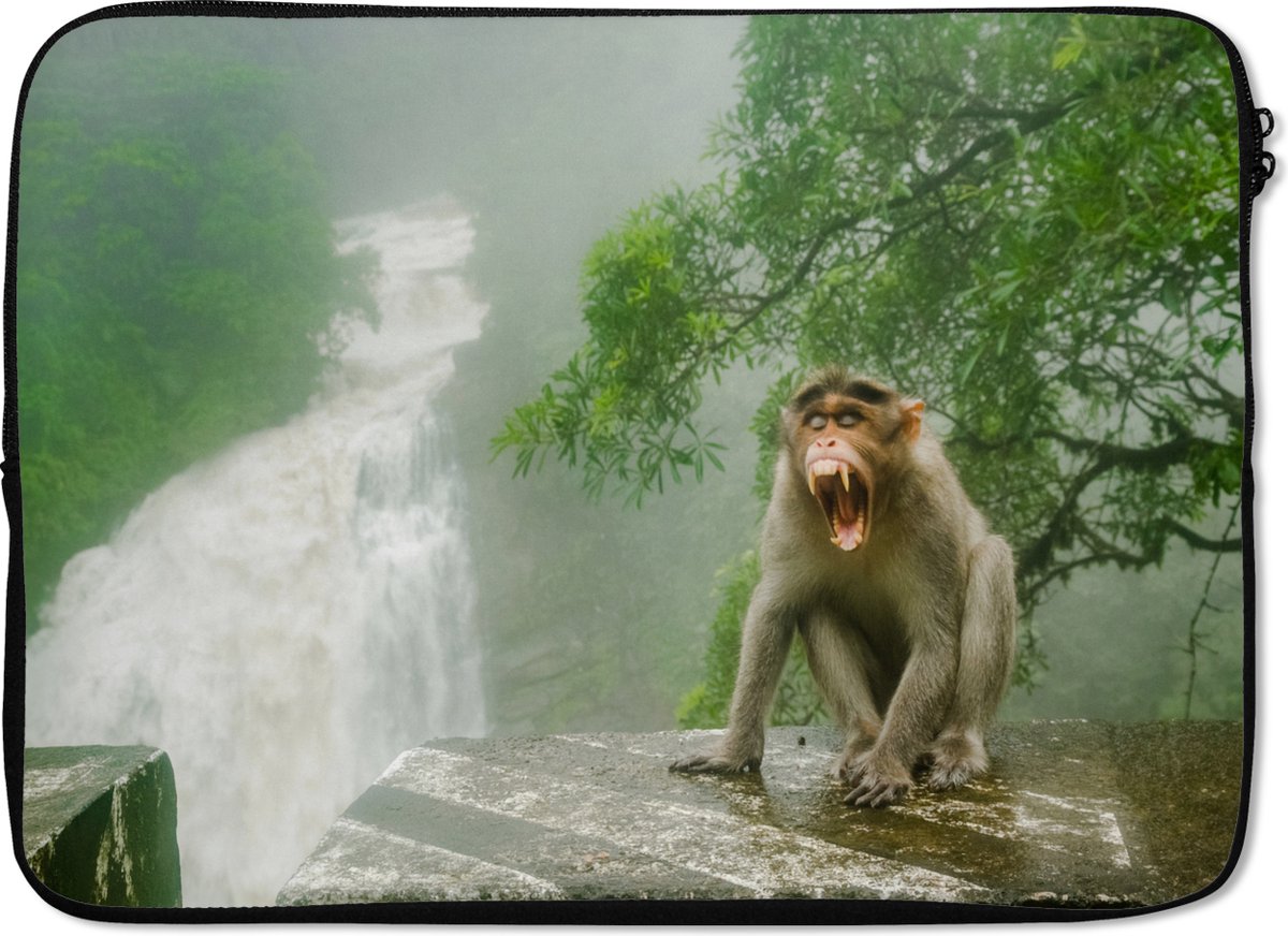 Laptophoes 13 inch 34x24 cm - Junglebewoners - Macbook & Laptop sleeve Schreeuwende aap voor waterval - Laptop hoes met foto