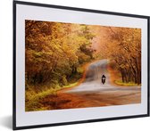 Fotolijst incl. Poster - Motor tussen de herfstbomen - 40x30 cm - Posterlijst