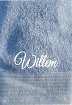 Handdoek badstof blauw gepersonaliseerd met naam geborduurd 50x100 kraam cadeau