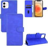 Effen kleur huidgevoel magnetische gesp horizontale flip kalf textuur PU lederen tas met houder en kaartsleuven en portemonnee voor iPhone 13 (blauw)