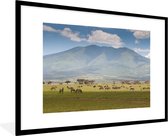 Cadre photo avec affiche - Les animaux sauvages paissent dans la savanne du parc national du Serengeti - 90x60 cm - Cadre pour affiche