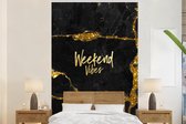 Behang - Fotobehang Quotes - Weekend - Goud - Glitter - Breedte 180 cm x hoogte 280 cm