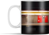 Mok - Leeg metrostation met rode stoelen in Italië - 350 ml - Beker