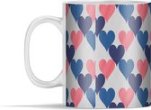Mok - Een illustratie met blauwe en roze hartjes - 350 ml - Beker