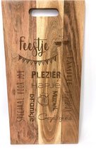 Grote acacia borrelplank / snijplank met tekst gravure: FEESTJE wijn-bier. Cadeau-verjaardag-kampioen-trouwdag Het formaat is 25x50cm