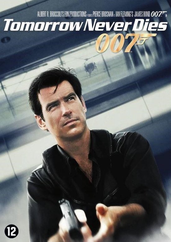 Pierce Brosnan als James Bond 007 met een wapen in de film Tomorrow Never Dies.