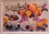 Beterschap! Een wenskaart met allerlei soorten gezond fruit die je nodig hebt om weer beter te worden! Een dubbele wenskaart inclusief envelop en in folie verpakt.