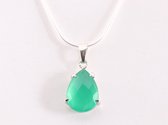 Fijne druppelvormige zilveren hanger met groene onyx aan ketting