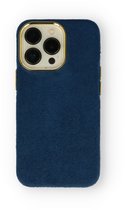 Casemania Hoesje Geschikt voor Apple iPhone 13 Blauw - Alcantara Back Cover