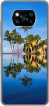 Geschikt voor Xiaomi Poco X3 Pro hoesje - Bij Wailea Beach op Hawaii worden palmbomen gereflecteerd op het water - Siliconen Telefoonhoesje