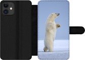 Bookcase Geschikt voor iPhone 11 telefoonhoesje - IJsbeer - Grappig - Sneeuw - Kinderen - Jongens - Meisjes - Kind - Met vakjes - Wallet case met magneetsluiting