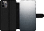 Bookcase Geschikt voor iPhone 11 Pro Max telefoonhoesje - Metaal print - Lijn - Grijs - Met vakjes - Wallet case met magneetsluiting