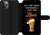 Bookcase Geschikt voor iPhone 11 Pro Max telefoonhoesje - It's the most wonderful time for beer - Kerst - Quotes - Bier - Spreuken - Met vakjes - Wallet case met magneetsluiting