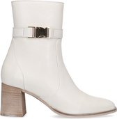 Manfield - Dames - Off white enkellaarsjes met hak en gesp - Maat 38