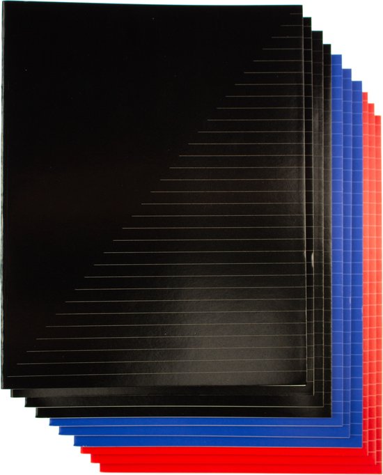 Stapel A5 schriften met zwarte voorkant en rode en blauwe achterkanten.