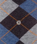 Detail van een ruitpatroon in donkergrijs, lichtblauw, grijs en oranje met Burlington logo.