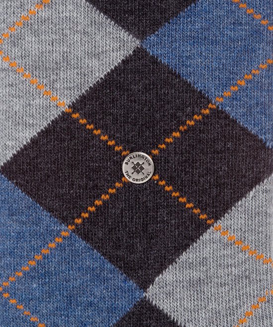 Detail van een ruitpatroon in donkergrijs, lichtblauw, grijs en oranje met Burlington logo.