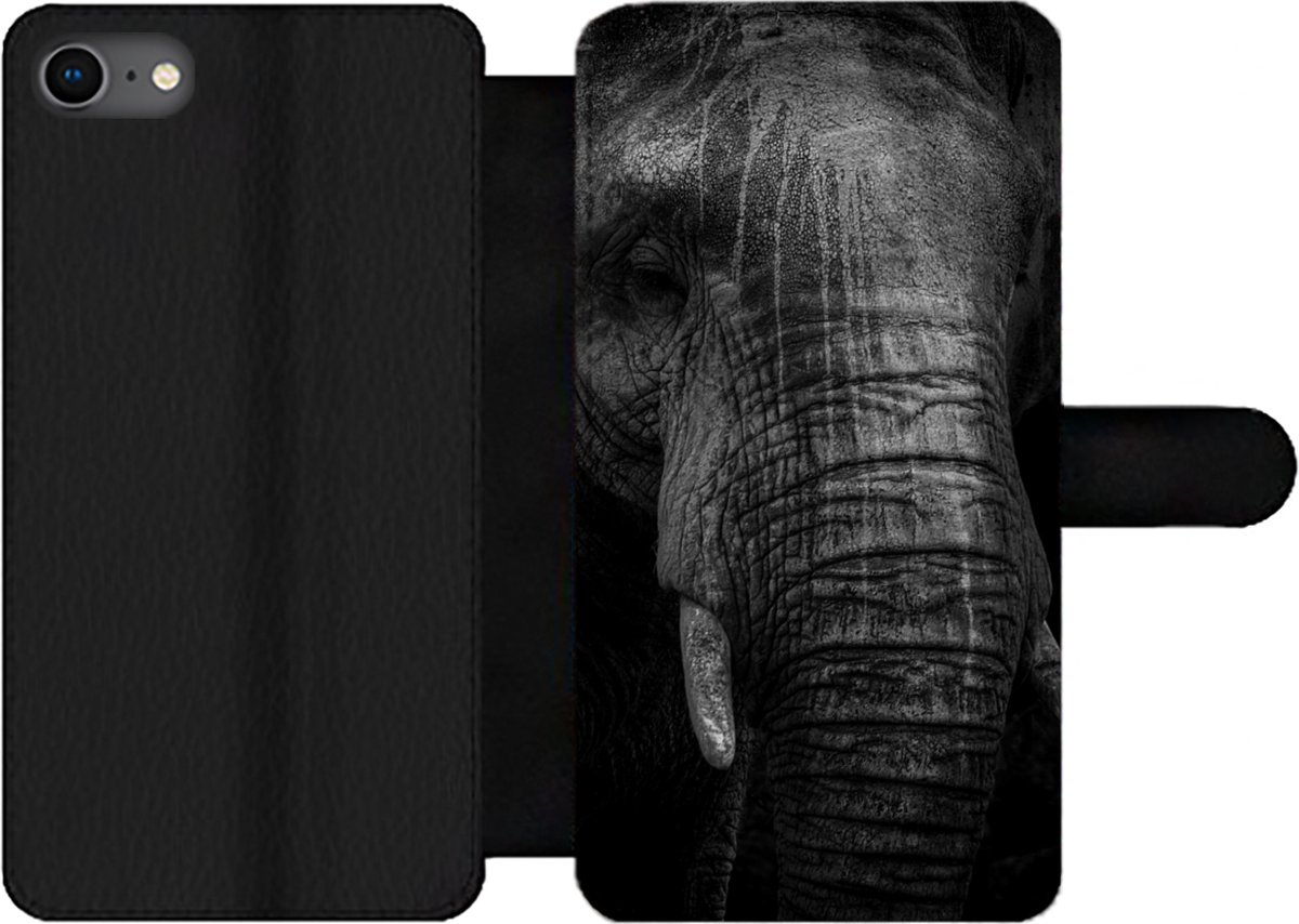 Telefoonhoesje Geschikt voor iPhone 8 telefoonhoesje - Olifant op zwarte achtergrond in zwart-wit - Met vakjes - Wallet case met magneetsluiting