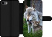 Bookcase Geschikt voor iPhone 8 telefoonhoesje - Wolf - Mos - Bos - Pup - Met vakjes - Wallet case met magneetsluiting