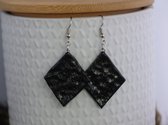 Handmade wiebertje oorbellen - Little black one