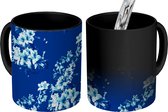 Magische Mok - Foto op Warmte Mokken - Koffiemok - Bloemen - Blauw - Vintage - Patronen - Magic Mok - Beker - 350 ML - Theemok