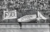 Walljar - Poster Ajax met lijst - Voetbalteam - Amsterdam - Eredivisie - Zwart wit - AFC Ajax kampioen '85 - 60 x 90 cm - Zwart wit poster met lijst