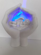 Slapende Cherubijn in Handen met LED