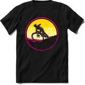 Pedal Pusher | TSK Studio Mountainbike kleding Sport T-Shirt | Geel - Roze | Heren / Dames | Perfect MTB Verjaardag Cadeau Shirt Maat S