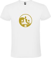 Wit  T shirt met  print van  "mooie Boeddha in Yin Yang cirkel in meditatiehouding / Zen" print Goud size L