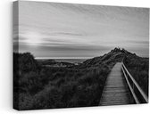 Artaza Canvas Schilderij Lange Voetpad door de Duinen - Zwart Wit - 60x40 - Foto Op Canvas - Canvas Print