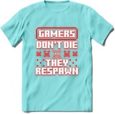 Gamers don't die pixel T-shirt | Neon Rood | Gaming kleding | Grappig game verjaardag cadeau shirt Heren – Dames – Unisex | - Licht Blauw - M