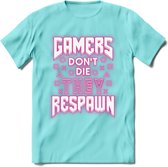 Gamers don't die T-shirt | Neon Roze | Gaming kleding | Grappig game verjaardag cadeau shirt Heren – Dames – Unisex | - Licht Blauw - L