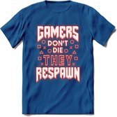 Gamers don't die T-shirt | Neon Rood | Gaming kleding | Grappig game verjaardag cadeau shirt Heren – Dames – Unisex | - Donker Blauw - XL