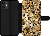 Bookcase Geschikt voor iPhone 12 Pro Max telefoonhoesje - Dierenprint - Slang - Goud - Zwart - Met vakjes - Wallet case met magneetsluiting