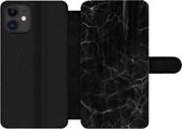 Bookcase Geschikt voor iPhone 12 Pro Max telefoonhoesje - Marmer print - Patronen - Zwart - Met vakjes - Wallet case met magneetsluiting