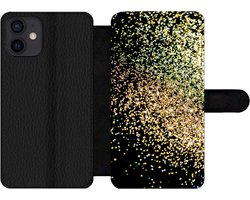 foto van Eowyn:Bookcase Geschikt voor iPhone 12 telefoonhoesje - Luxe - Glitter - Goud - Design - Zwart - Met vakjes - Wallet case met magneetsluiting