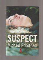Boek "Suspect" van Michael Robotham. Een vrouw ligt op de achtergrond te rusten, met de titel prominent op de voorkant.