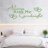 Stickerheld - Muursticker Always kiss me goodnight - Slaapkamer - Liefde - decoratie - Engelse Teksten - Mat Lichtgroen - 55x147.5cm