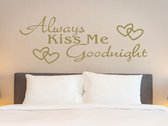 Stickerheld - Muursticker Always kiss me goodnight - Slaapkamer - Liefde - decoratie - Engelse Teksten - Mat Goud - 55x147.5cm