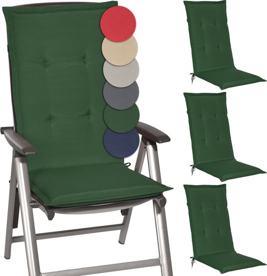 Opeenvolging van tuinkussens in verschillende kleuren, waaronder donkergroen, naast een groene stoel.