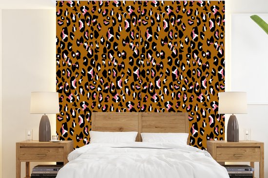 Behang - Fotobehang Panter - Design - Roze - Bruin - Patronen - Breedte 200 cm x hoogte 220 cm