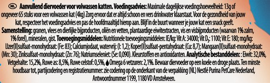 Felix Crispies kattenvoer met zalm en forel. De verpakking bevat 45g en is voor volwassen katten.