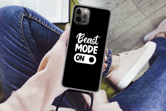 Coque avec cordon iPhone 13 Pro Max - Citation - Zwart - Sport - Siliconen - Bandoulière - Coque arrière avec cordon - Coque pour téléphone avec cordon - Coque avec corde