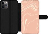 Bookcase Geschikt voor iPhone 11 Pro Max telefoonhoesje - Marmer print - Roze - Zalm - Met vakjes - Wallet case met magneetsluiting